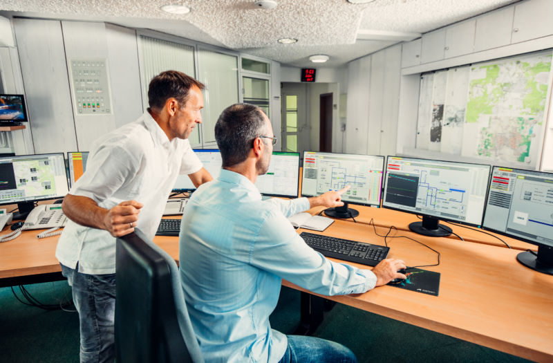 Es wird ein Einblick in die Netzwarte gewährt