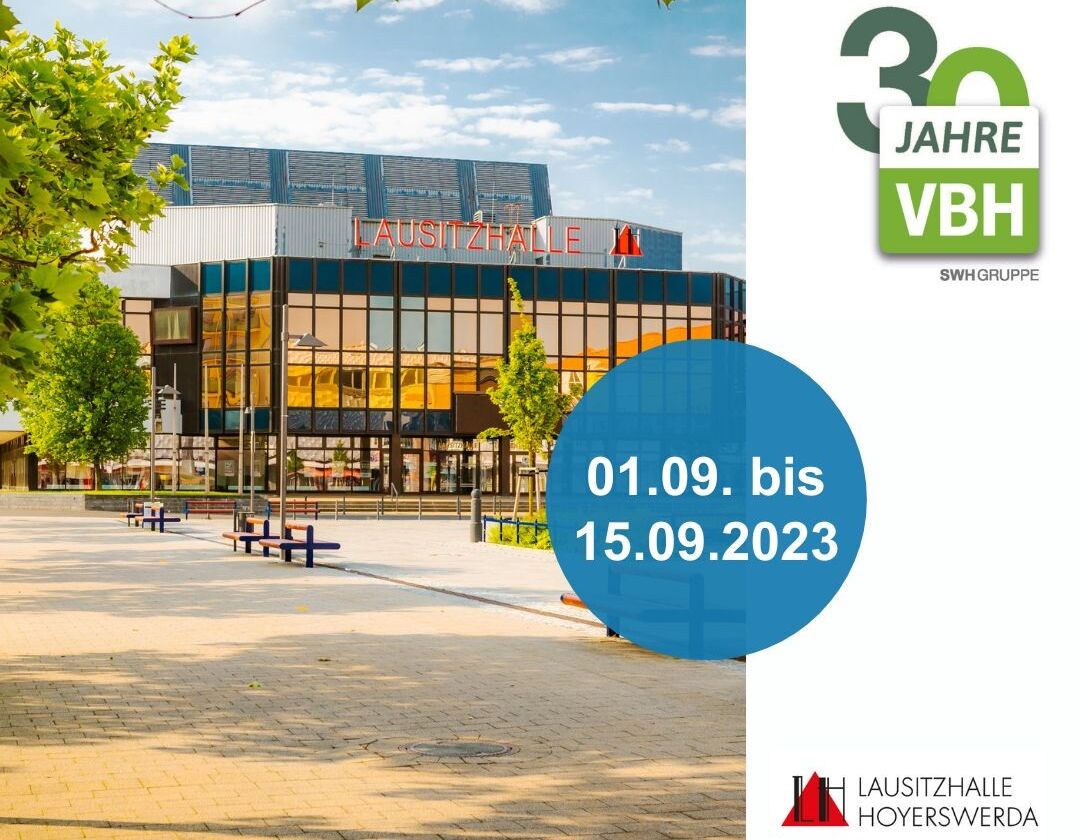 Das Bild zeigt eine Jubiläumsgewinnspiel-Aktion für den Zeitraum vom 1.09. bis 15.09.2023 mit der Lausitzhalle Hoyerswerda, zum Anlass von 30 Jahren VBH. Links im Bild ist die Lausitzhalle zu sehen.