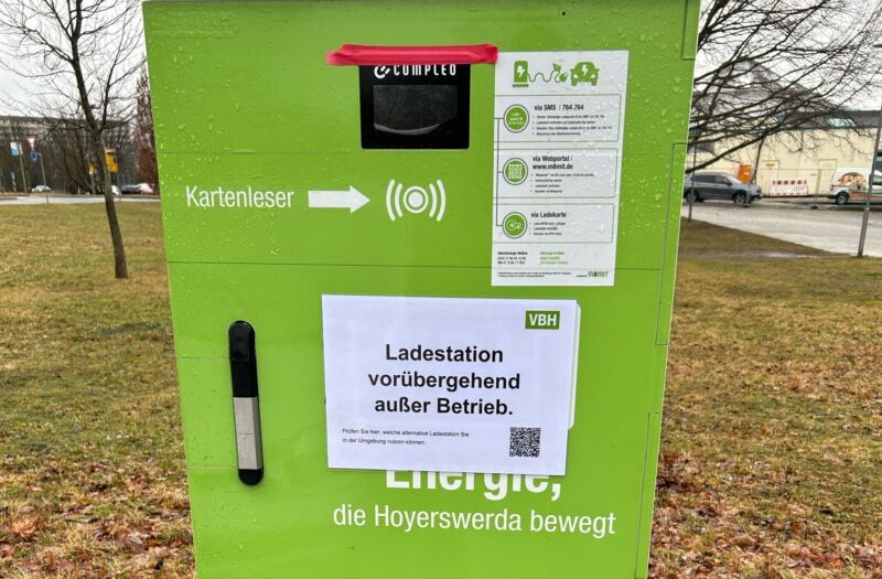 VBH Ladesäule mit dem Hinweis Ladestation vorübergehend außer Betrieb