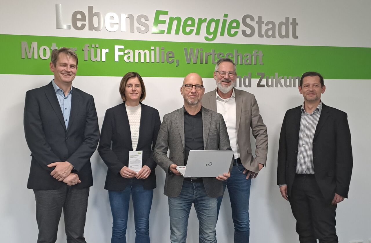 VBH-Aufsichtsratsvorsitzender, VBH kaufmännische Leiterin, VBH-Geschäftsführer Wolf-Thomas Hendrich, SWH-Geschäftsführer Thomas Bleier und Leiter Kundenservice