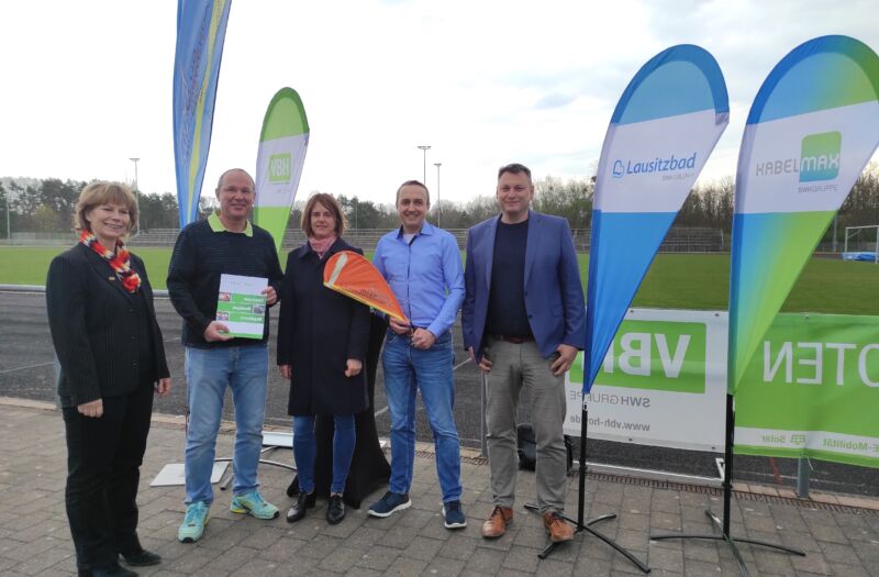 Daniela Fünfstück (Geschäftsführerin SC) und Steffen Markgraf (Präsident SC) übernahmen den Sponsoringvertrag von Dana Borkmann (Kaufmännische Leitung VBH), Carsten Anders (Geschäftsführer BBH) sowie Matthias Brauer (Geschäftsführer LBH)