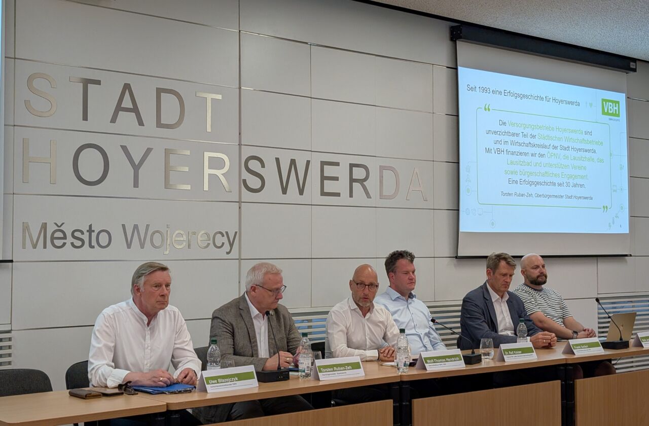 Oberbürgermeister Torsten Ruban-Zeh und SWH/VBH-Geschäftsführer Wolf-Thomas Hendrich informierten zur strategischen Neuausrichtung der SWH-Gruppe.